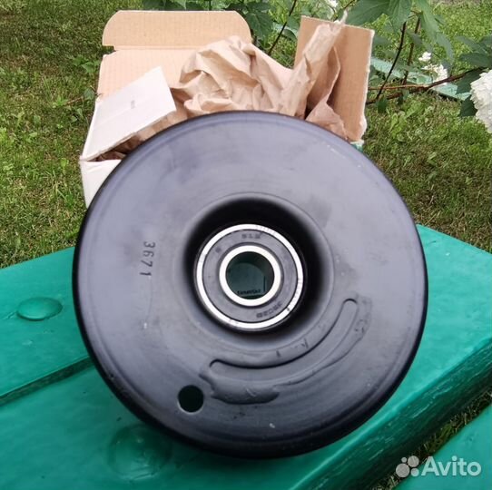 Ролик натяжителя m111