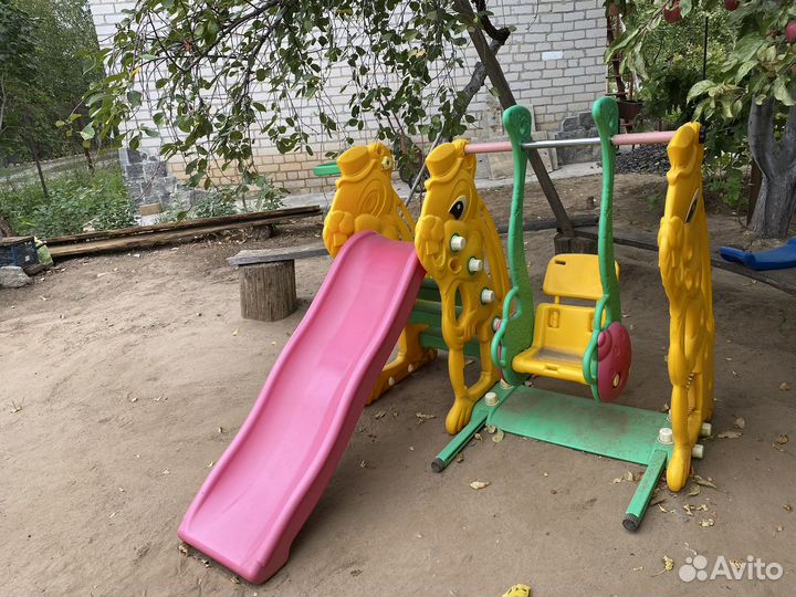 Детская уличная горка с качелями