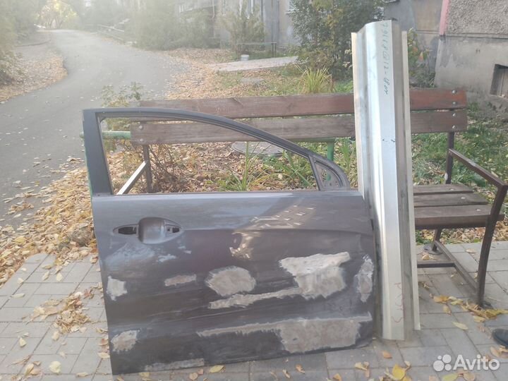 Дверь и порог Kia Rio