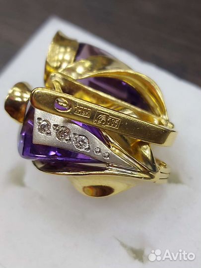 Золотые серьги с брил