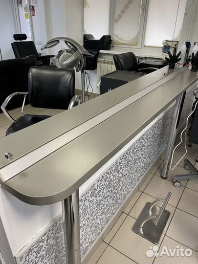 Зеркальная стойка для парикмахера