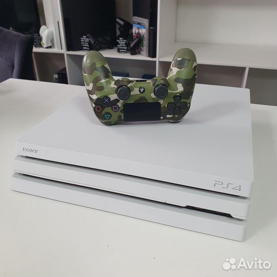 Sony PS4 PRO 1000GB белая + игры