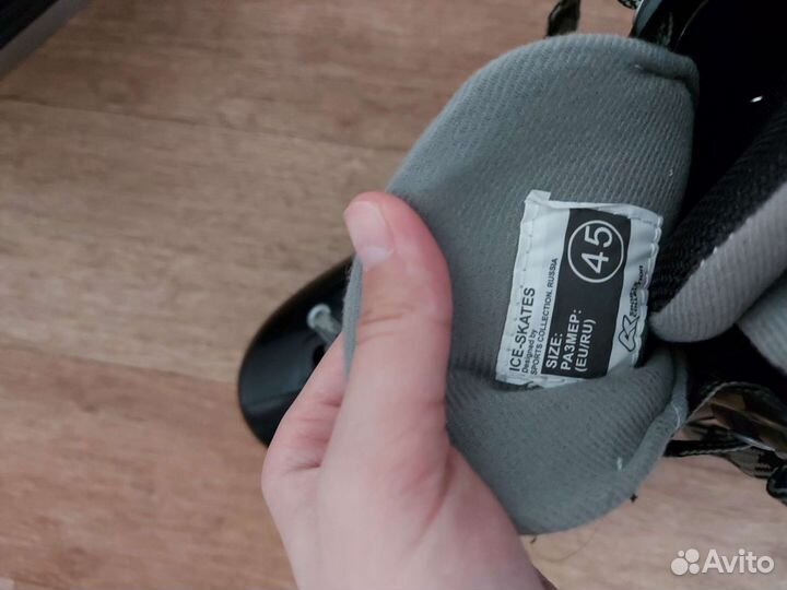 Хоккейные коньки Leader