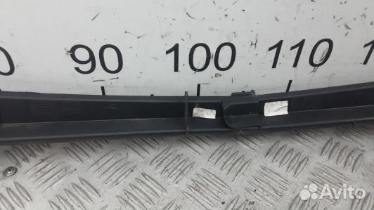 Накладка декоративная (жабо, дождевик) dacia duste