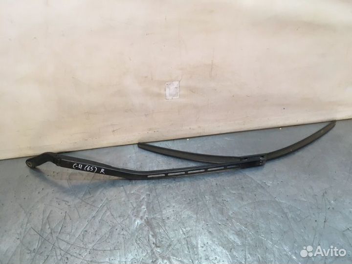 Поводок дворника стеклоочистителя передний левый