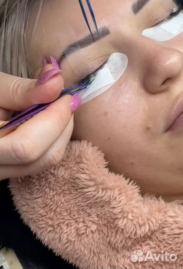 Наращивание ресниц. Анатомическая кушетка