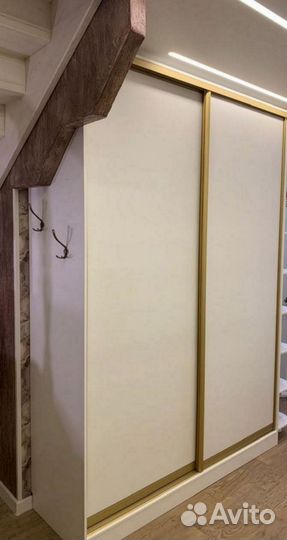 Угловой шкаф для одежды