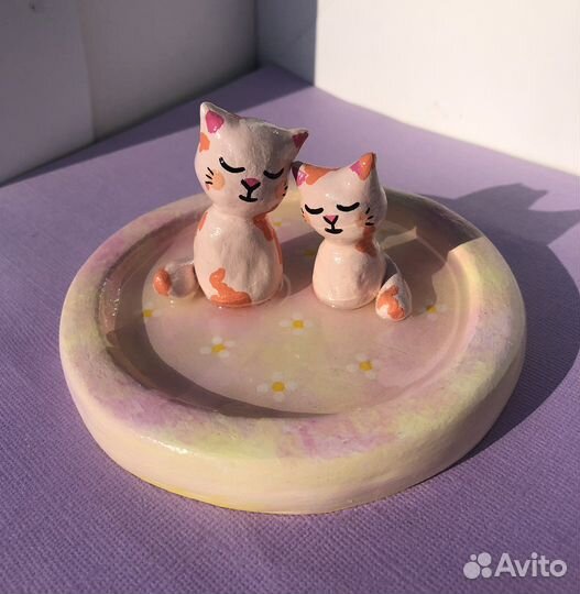 Тарелка из глины с эпоксидной смолой