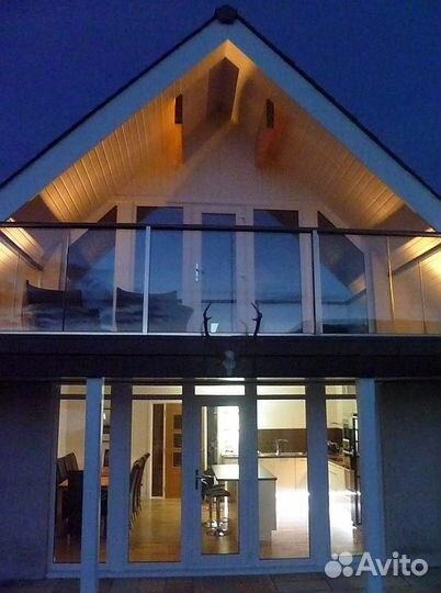 Безрамное ограждение балкона