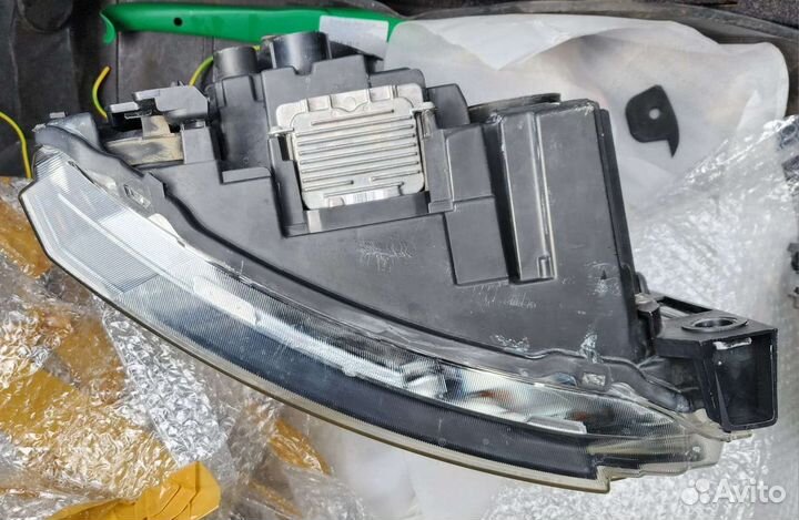 Фара передняя левая на Land Rover Discovery 4