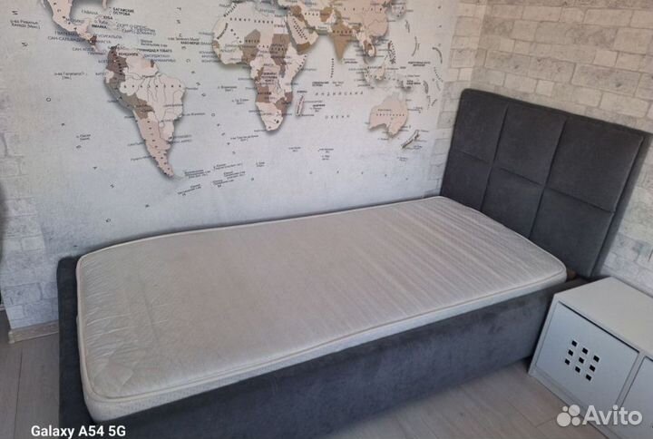 Кровать односпальная с матрасом