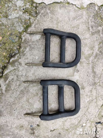 Пара передних подголовников мягкие