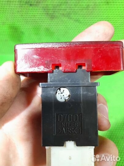 Кнопка аварийной остановки Mitsubishi Lancer 9