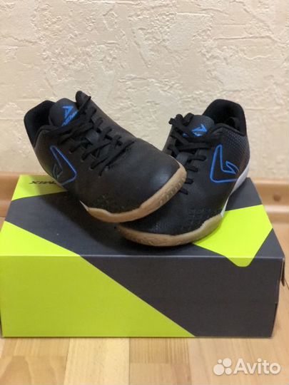 Детские футбольные бутсы