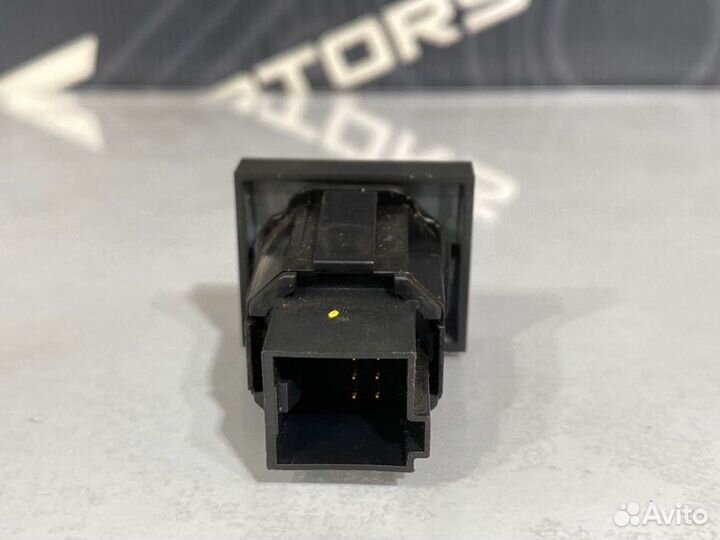 Кнопка антипробуксовочной системы Ford Explorer