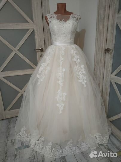 Свадебное платье с открытой спиной