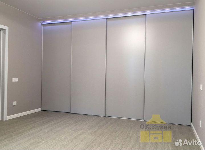 Шкаф темный