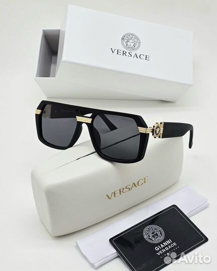 Солнцезащитные очки Versace