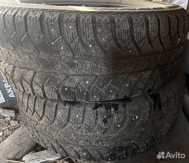 Bridgestone Ice Cruiser 7000 215/60 R16