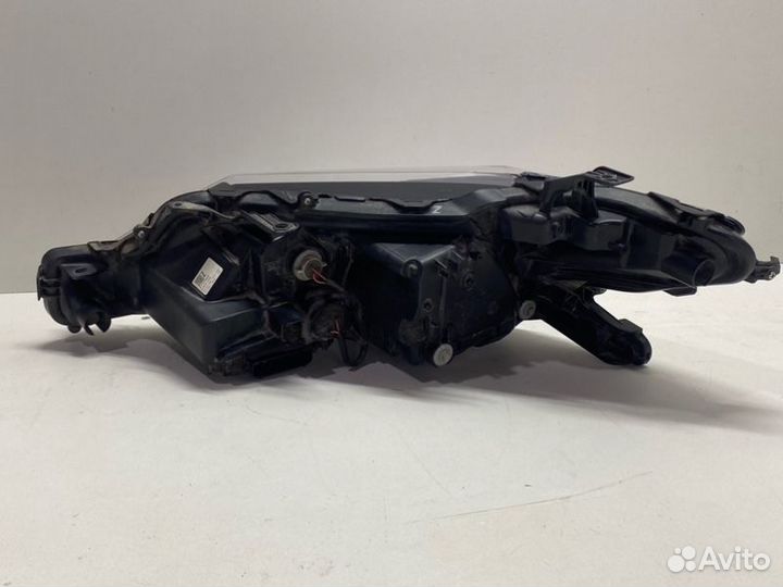 Фара передняя правая Toyota Camry V70/V75