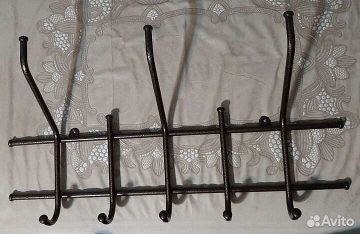 Вешалка настенная металлическая