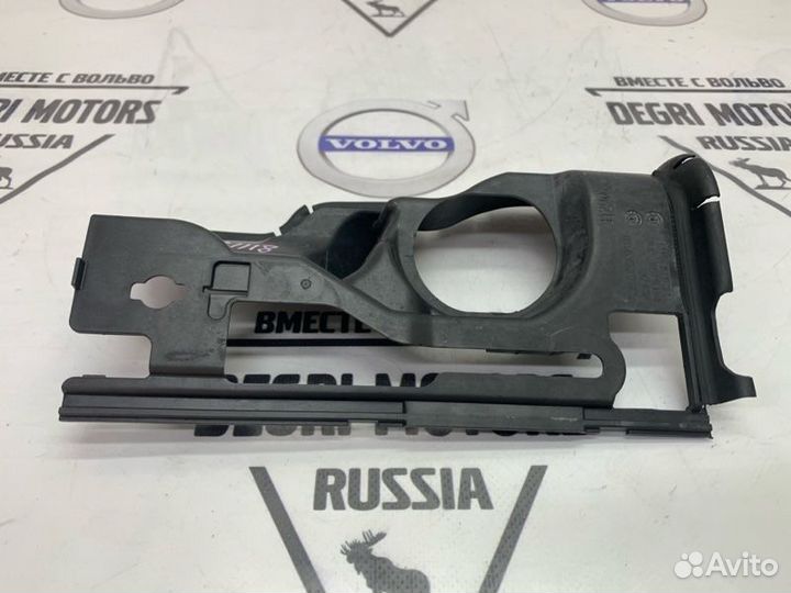 Дефлектор радиатора правый Volvo S80 08- 31290774