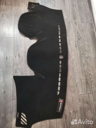 Накидка на панель приборов avante