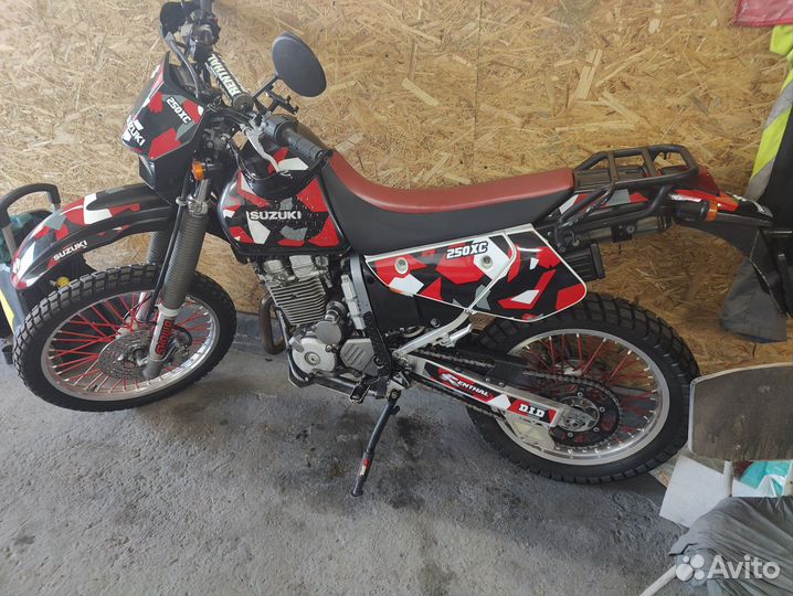 Suzuki Djebel 250
