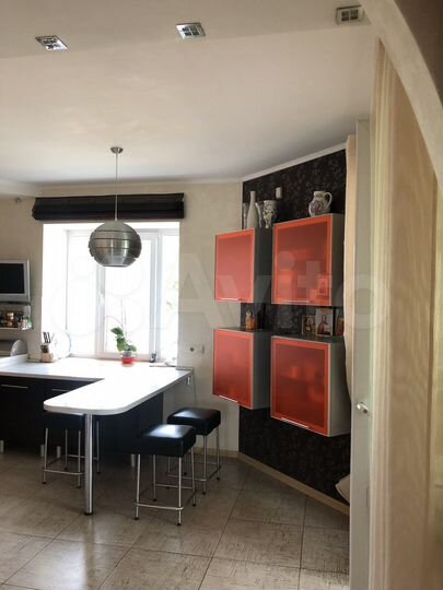 Дом 283 м² на участке 8 сот.