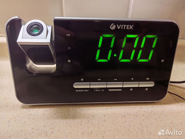Радиочасы Vitek VT-6605 BK с протектором