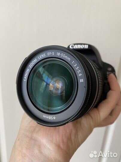 Зеркальный фотоаппарат Canon 200d