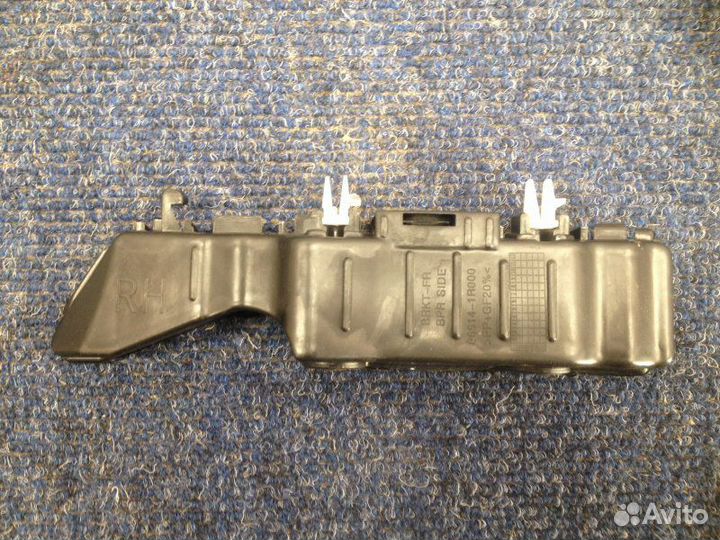 Кронштейн бампера перед правый на Hyundai Solaris