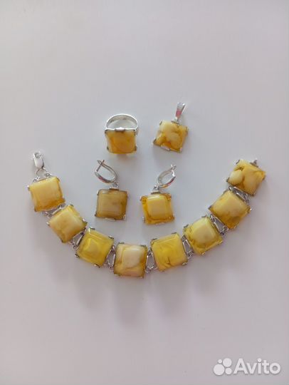 Комплект украшений с янтарем ручная работа