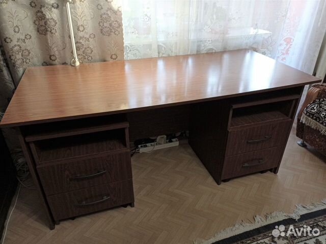 Письменный стол с выдвижными тумбами