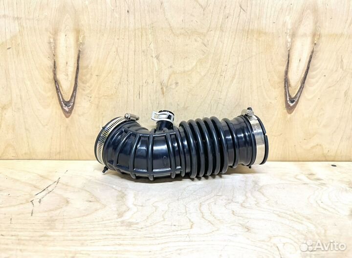Патрубок Infiniti QX50 G35 G37 EX37 M37 Q70 правый