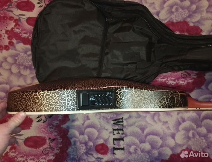 Акустическая гитара