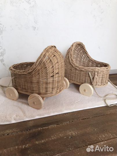 Коляска для кукол. Плетеная коляска