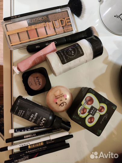 Декоративная косметика пакетом