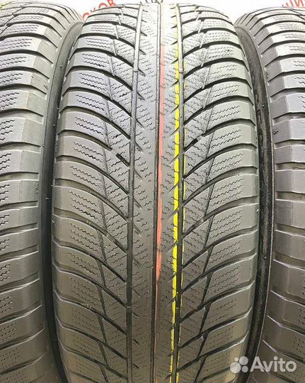 Bridgestone Blizzak LM-001 215/65 R17 104Y