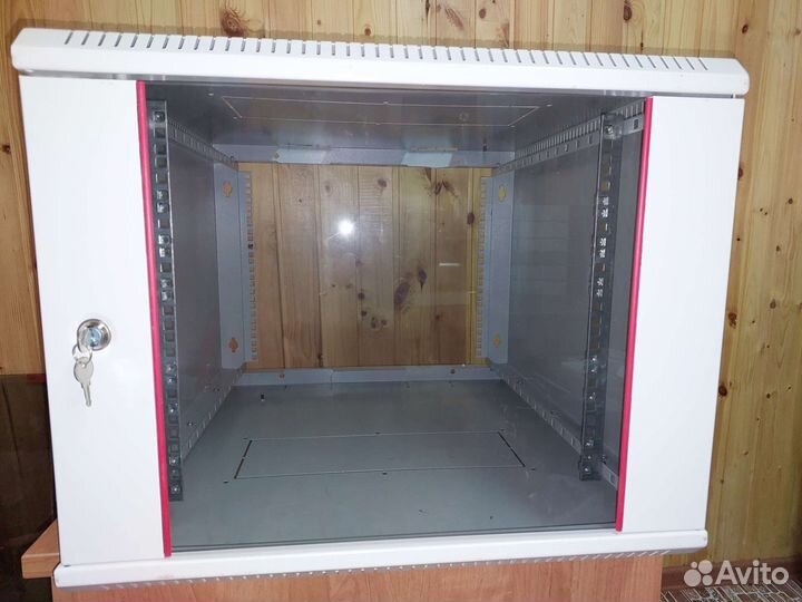 Шкаф серверный настенный