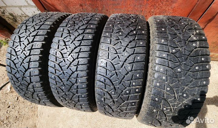 Bridgestone Blizzak Spike-02 SUV 225/65 R17