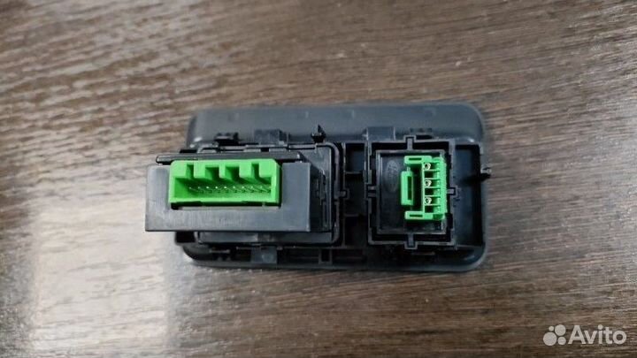 Кнопка открывания багажника Land Rover Range Rover