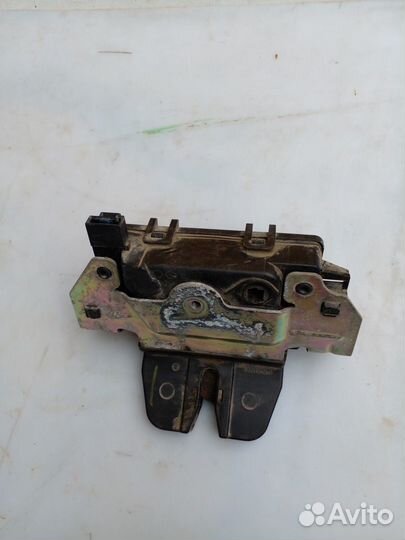 Замок крышки багажника opel astra h. хечбэк