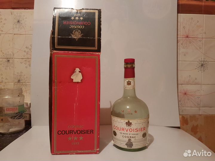 Бутылка с коробкой от коньяка Courvoisier
