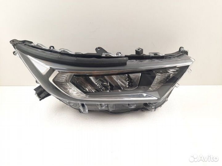 Фара правая Toyota Rav4 U50 2018