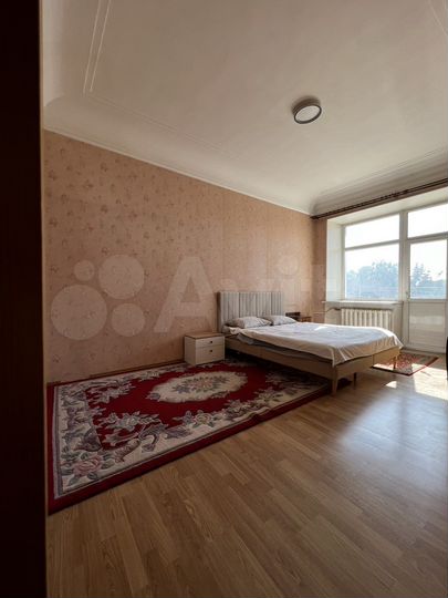 4-к. квартира, 90 м², 2/4 эт.