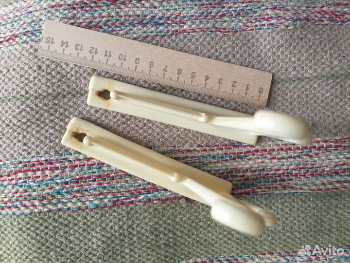 Кронштейн для полки и зеркала белый пластик СССР