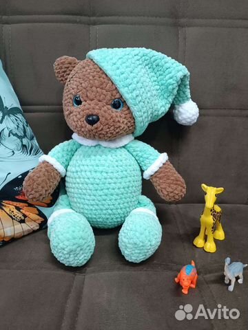 Вязаные игрушки. Плюшевый мишка в пижаме