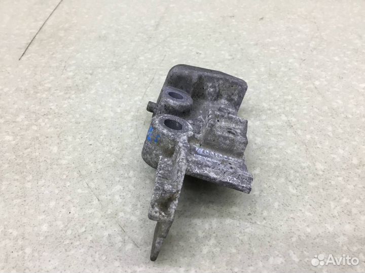 Кронштейн (сопут. товар) Nissan Terrano 3 (D10) 2014-2022 7700108207