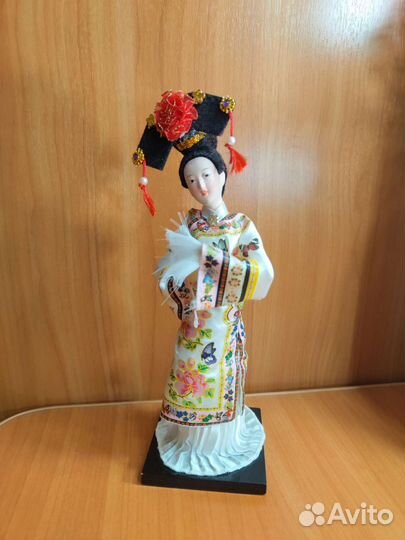 Статуэтка кукла 